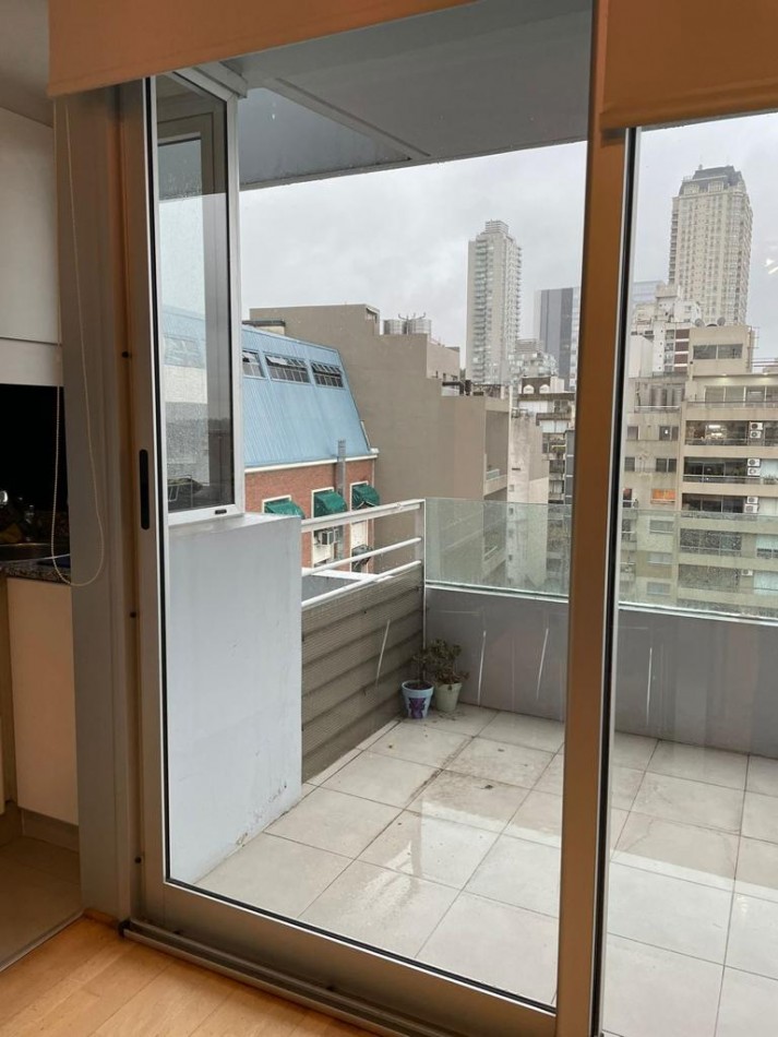 Excelente Monoambiente dividido. 8vo Piso contrafrente vistas abiertas. Se alquila amoblado. Edif con amenities