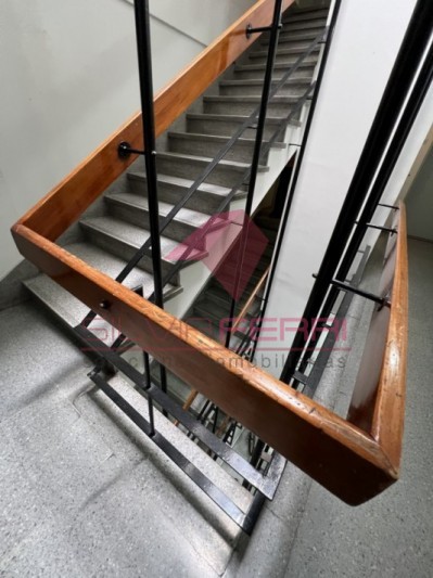 2 Ambientes - Apto Profesional y Apto Credito - Segundo Piso por Escalera