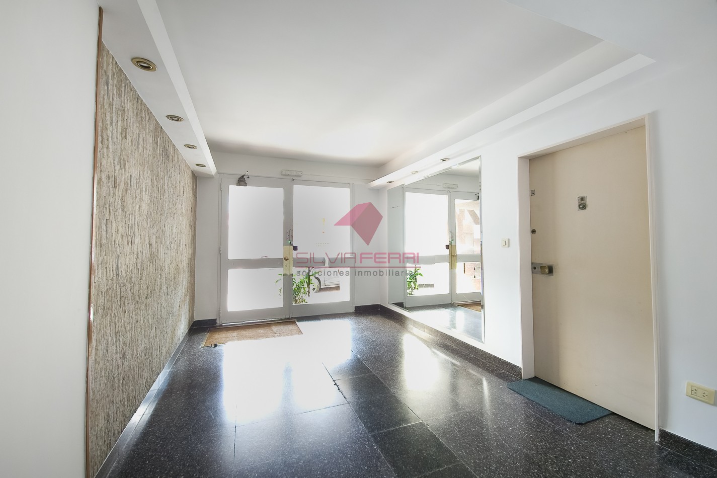 VENTA 3 AMBIENTES CON DEPENDENCIA, BALCON CORRIDO- SAN CRISTOBAL - APTO CREDITO