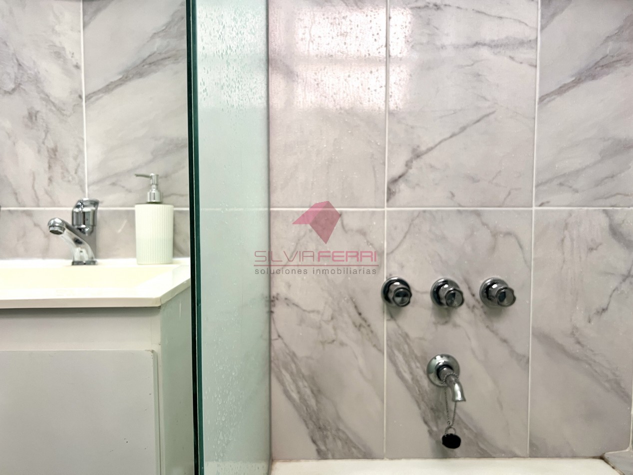 Venta departamento 2 amb + baulera. Reciclado totalmente . 4to piso lateral. Ubicado en el limite entre Colegiales y Belgrano