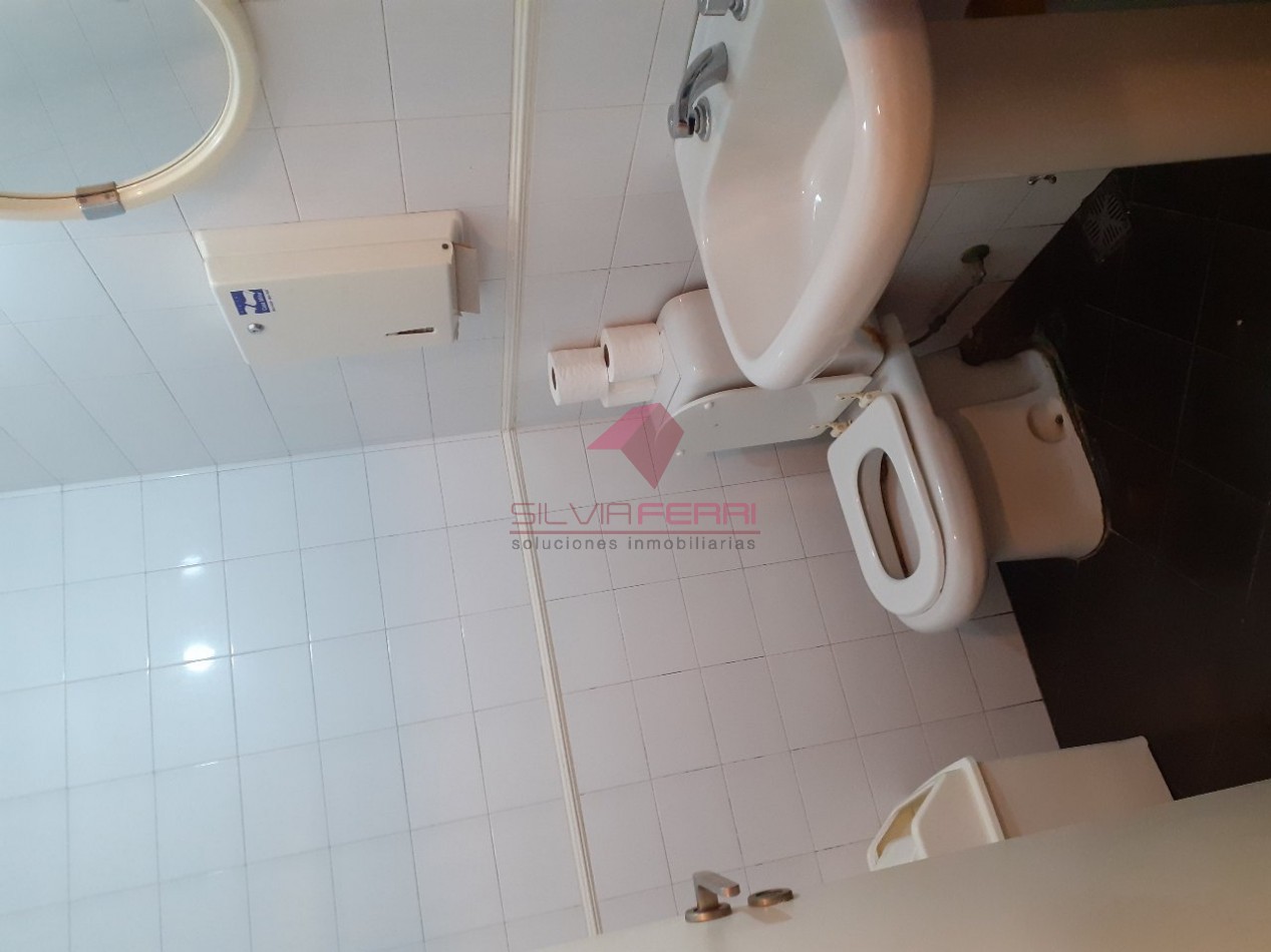 Venta oficina. Planta libre subdividido en 5 ambientes + Kitchenette + 2 baños