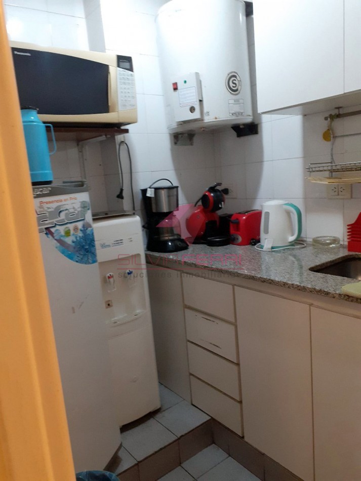 Venta oficina. Planta libre subdividido en 5 ambientes + Kitchenette + 2 baños